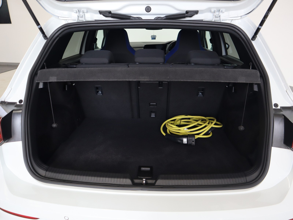 2023 Volkswagen Golf - image 26