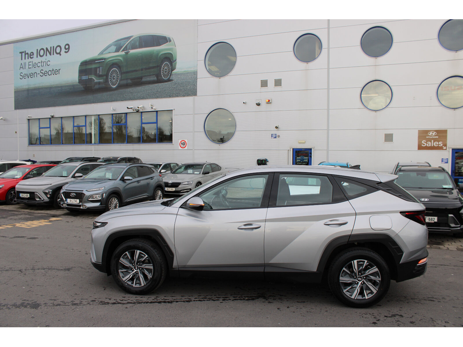 2022 Hyundai Tucson - image 2