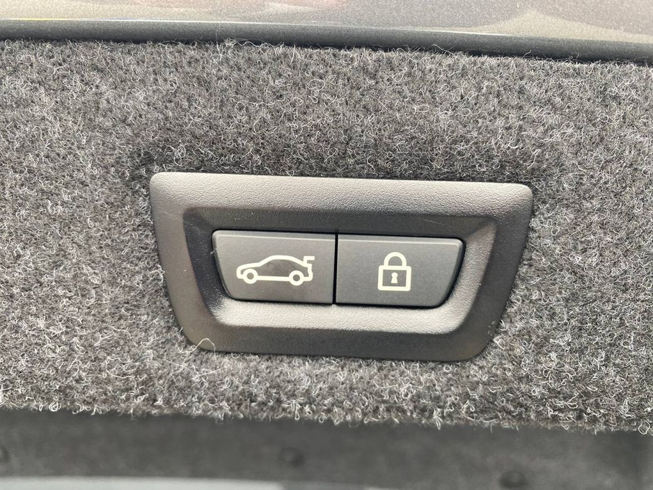 2019 BMW 5 Series - image 16