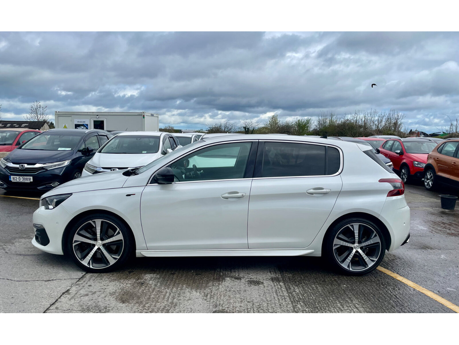 2018 Peugeot 308 - image 5