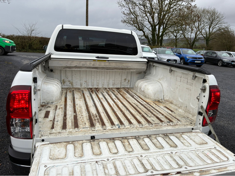 2020 Toyota Hilux - image 18