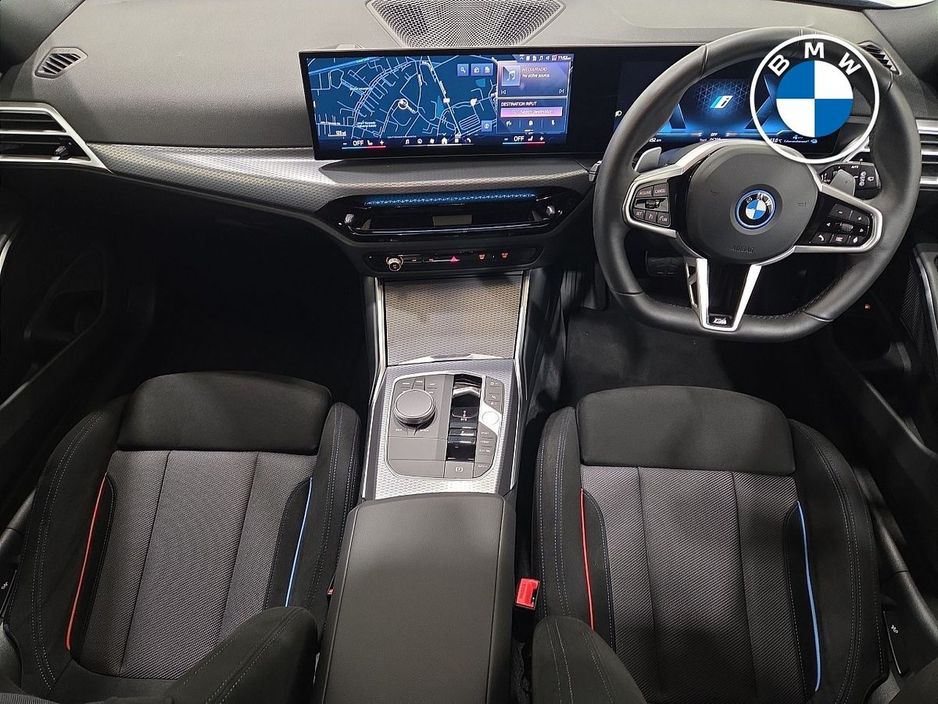 2025 BMW 3 Series - image 4