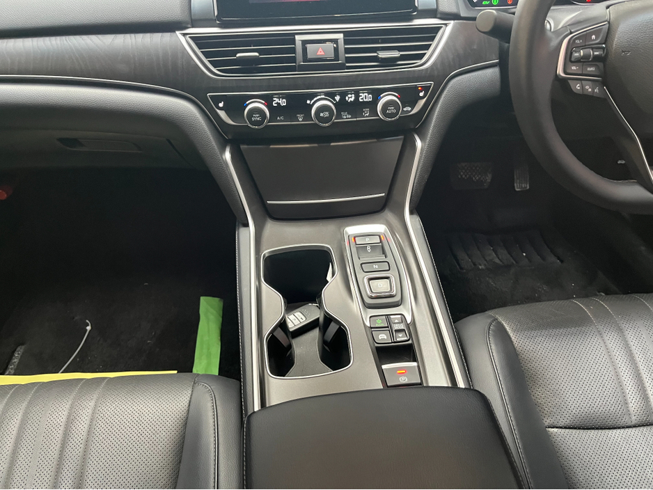 2020 BMW 5 Series - image 25