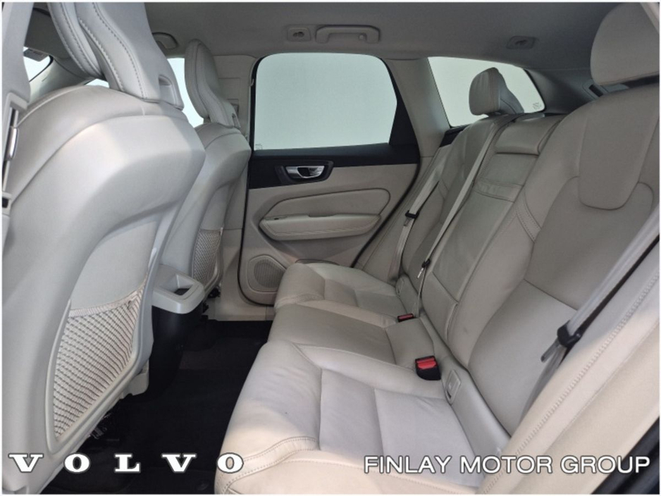 2021 Volvo XC60 - image 8
