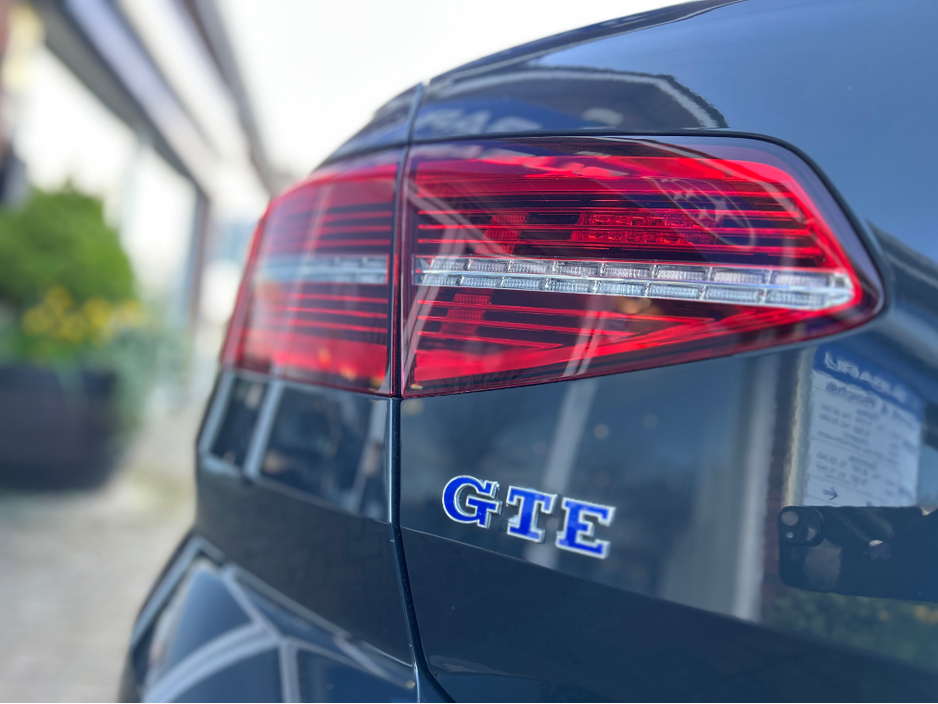 2018 Volkswagen Passat - image 37