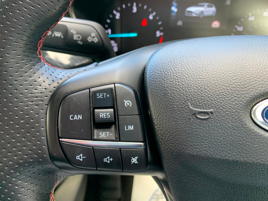 2019 Ford Focus - image 24