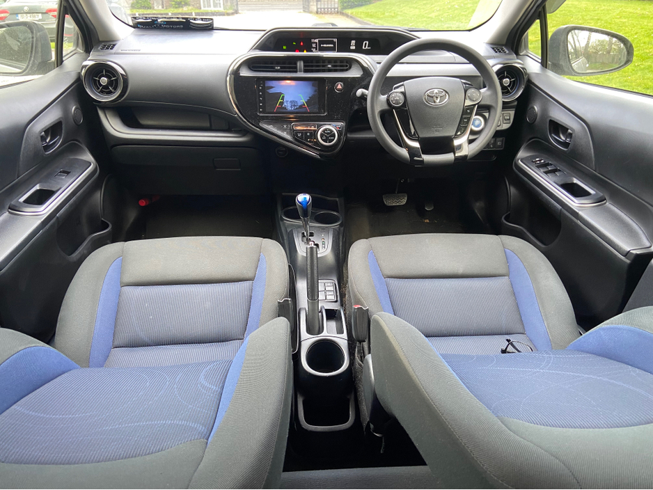 2019 Toyota Aqua - image 3