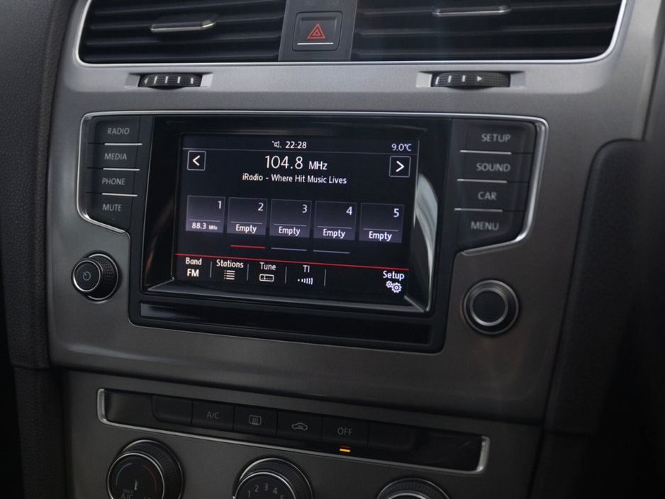 2014 Volkswagen Golf - image 15