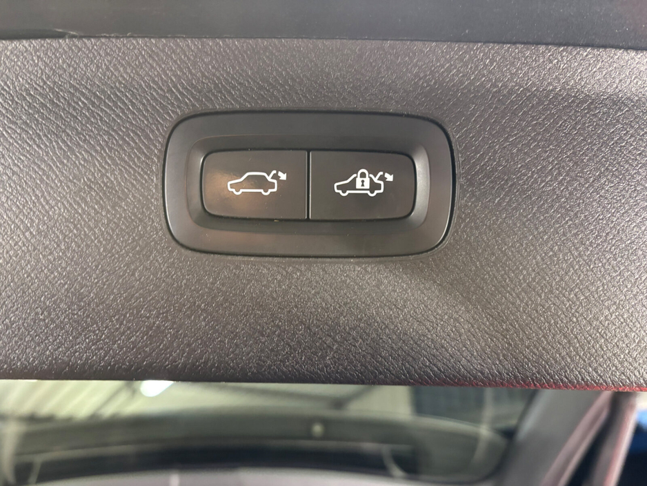 2017 Volvo XC90 - image 15