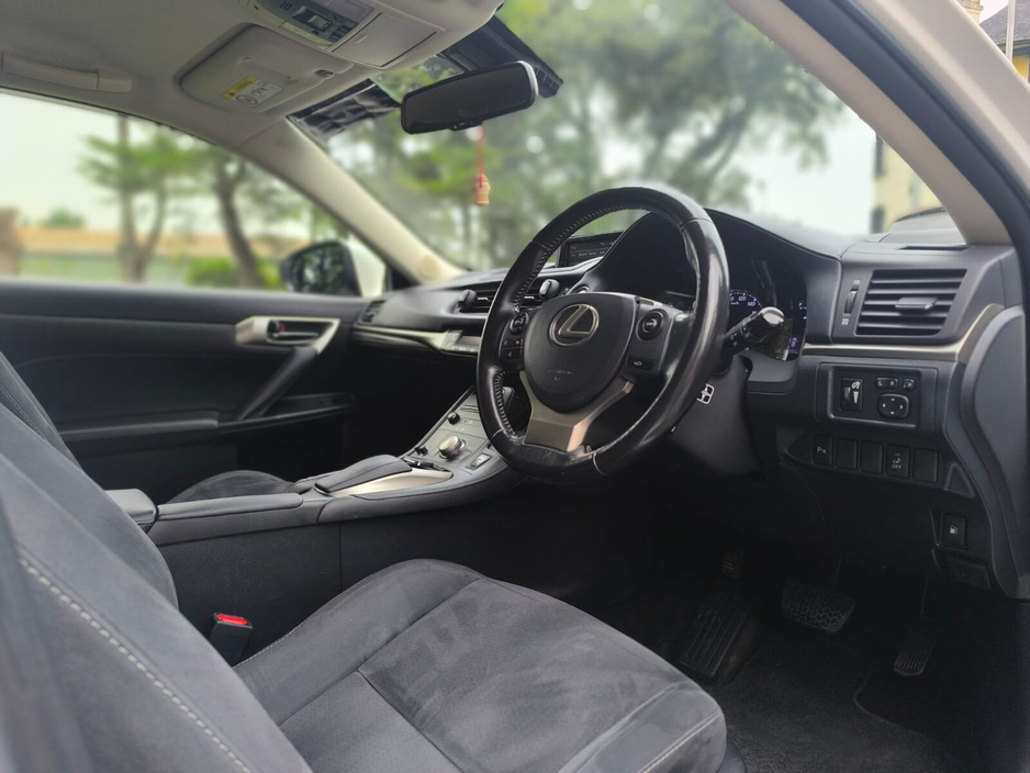 2017 Lexus CT 200 h - image 18