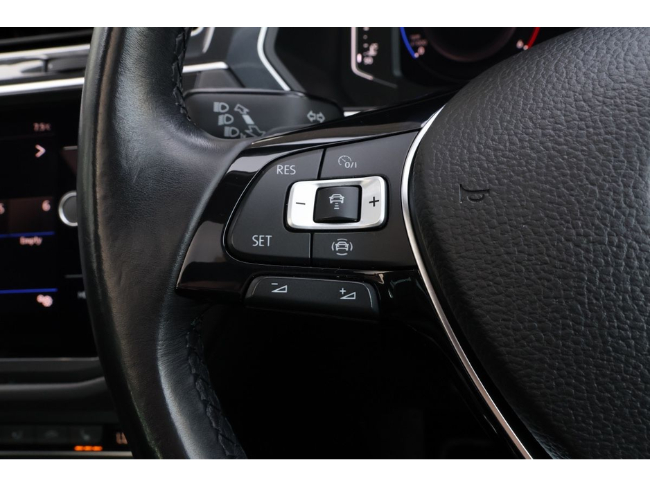 2020 Volkswagen Tiguan - image 10