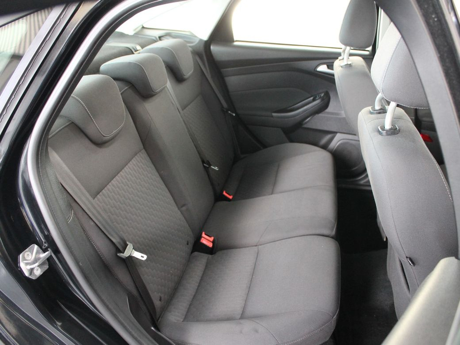 2014 Ford Focus - image 13