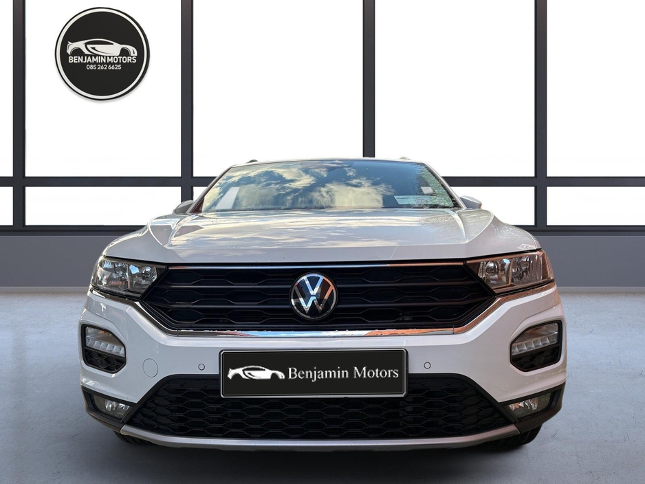 2021 Volkswagen T-Roc - image 3