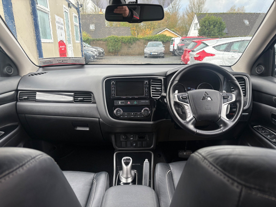 2016 Mitsubishi Outlander PHEV 2.0L MIVEC 4WD 5-Seater Instyle €12,995
