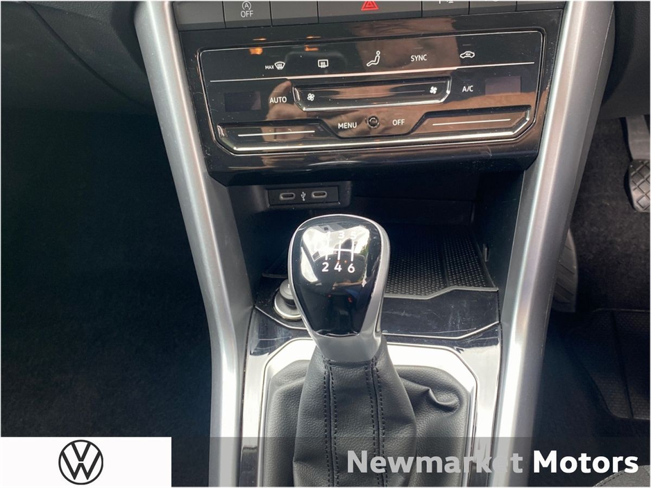 2023 Volkswagen T-Roc - image 23