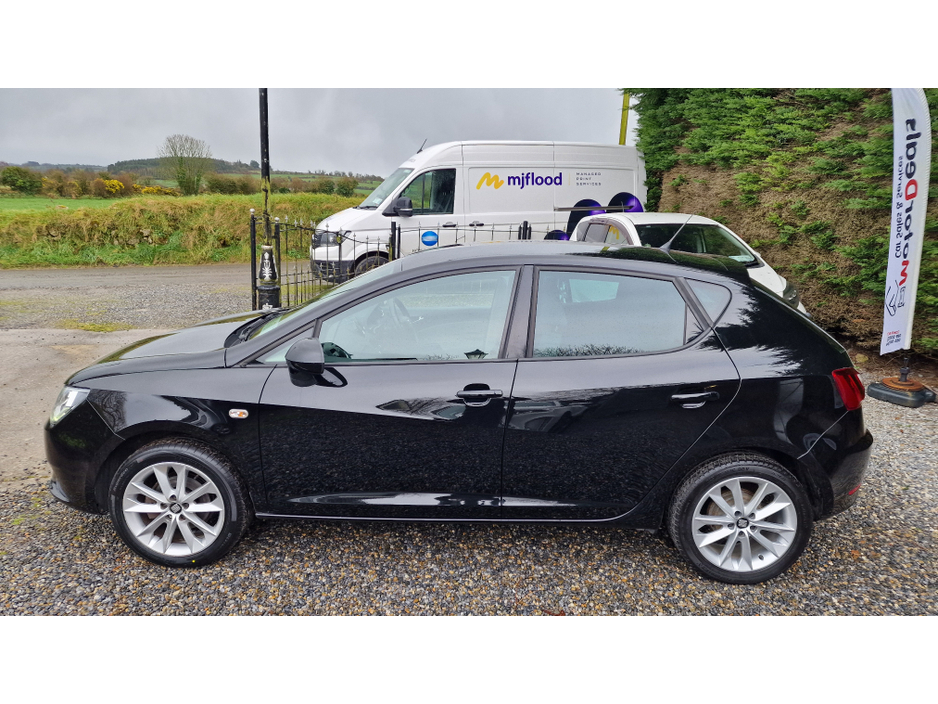 2017 SEAT Ibiza - image 2