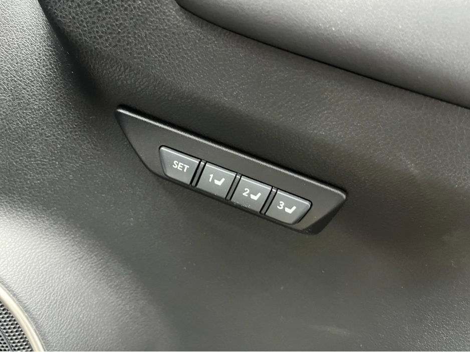 2020 Lexus NX 300 h - image 14