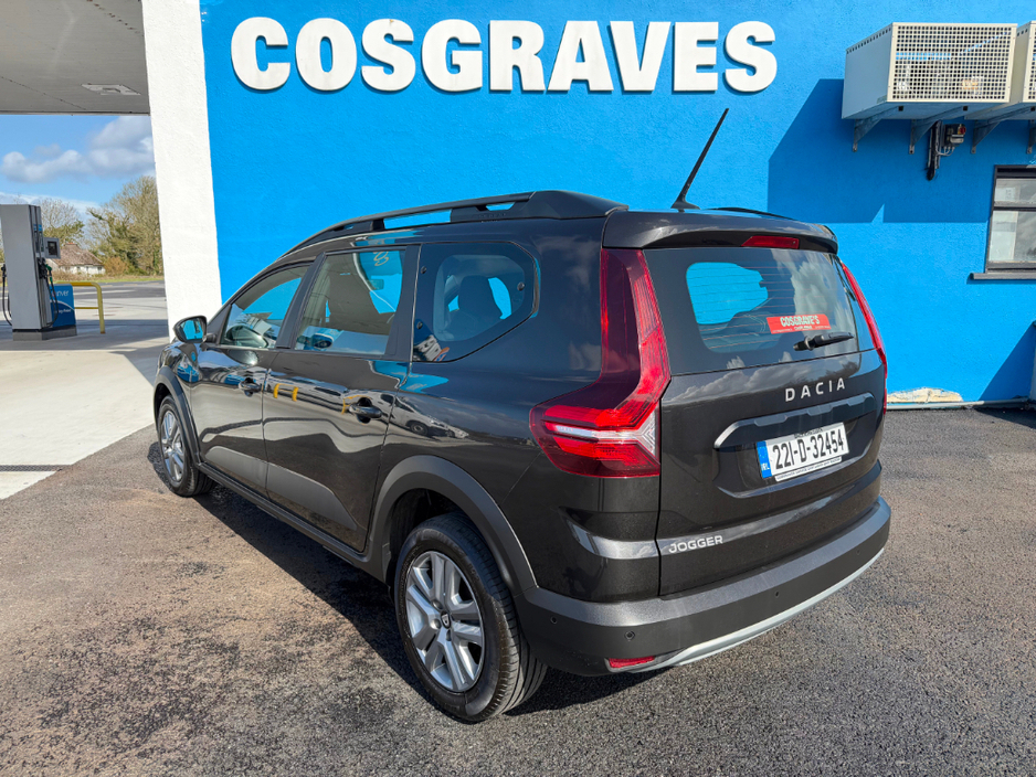 2022 Dacia Jogger - image 4