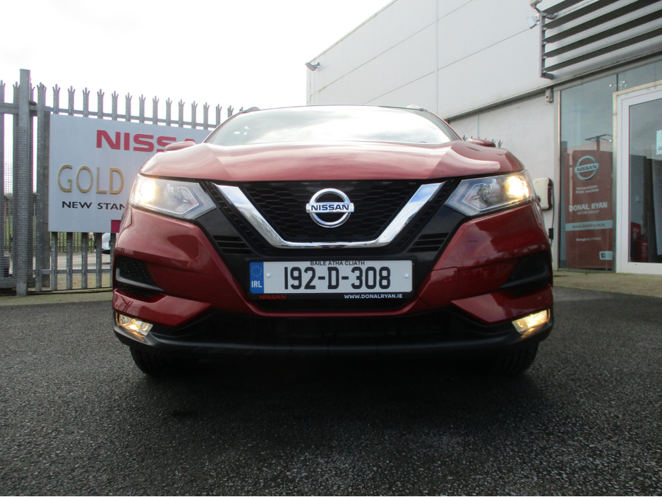 2019 Nissan Qashqai - image 2