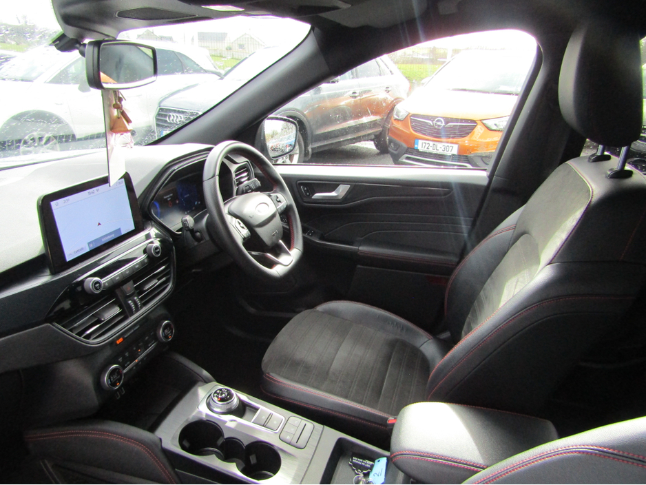 2022 Ford Kuga - image 7