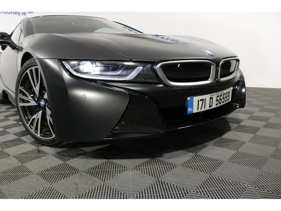 2017 BMW i8 - image 3