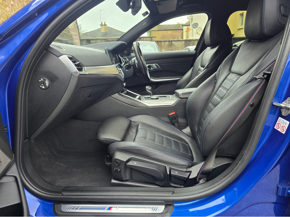 2021 BMW 3 Series - image 12