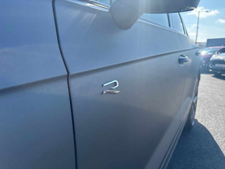 2025 Volkswagen Touareg 3.0 TSI PHEV 462HP R €115,975