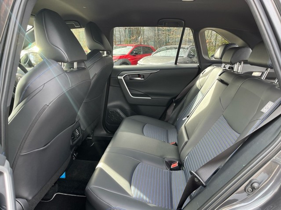 2025 Toyota Rav4 - image 7