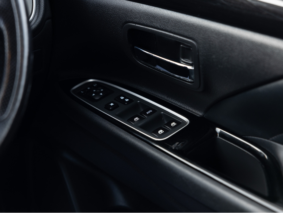 2016 Mitsubishi Outlander - image 20