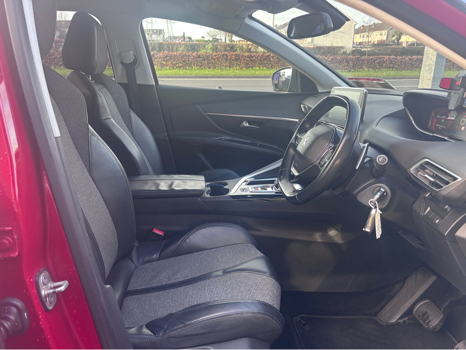 2018 Peugeot 3008 - image 9