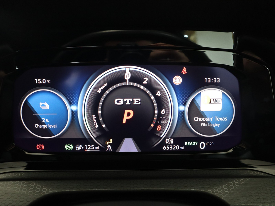 2023 Volkswagen Golf - image 15