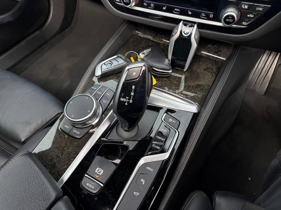 2018 BMW 5 Series - image 13