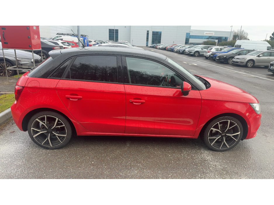 2015 Audi A1 - image 2