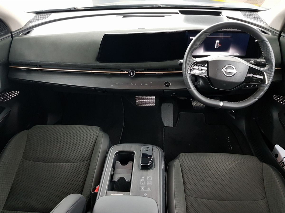 2024 Nissan Ariya - image 3