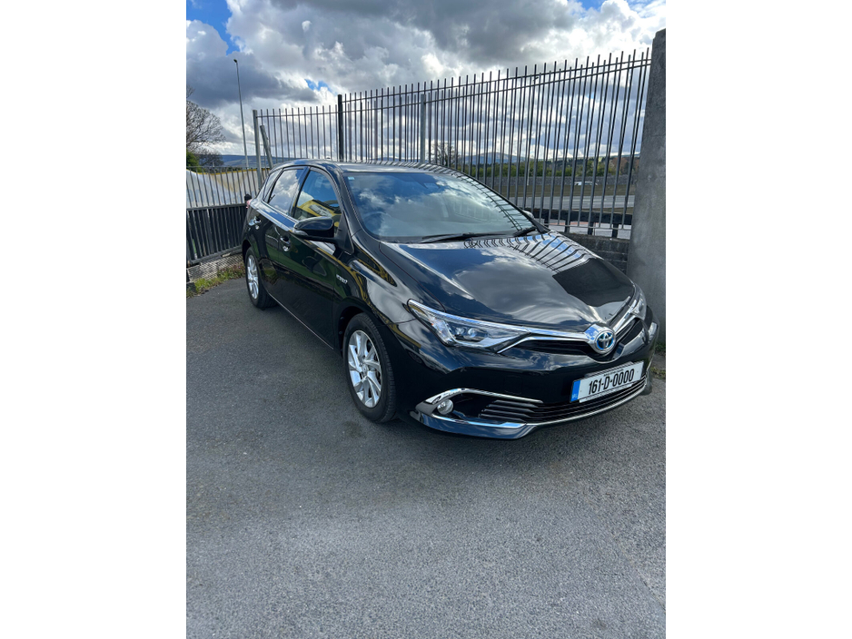 2016 Toyota Auris - image 5