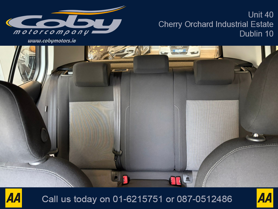 2013 Volkswagen Golf - image 20