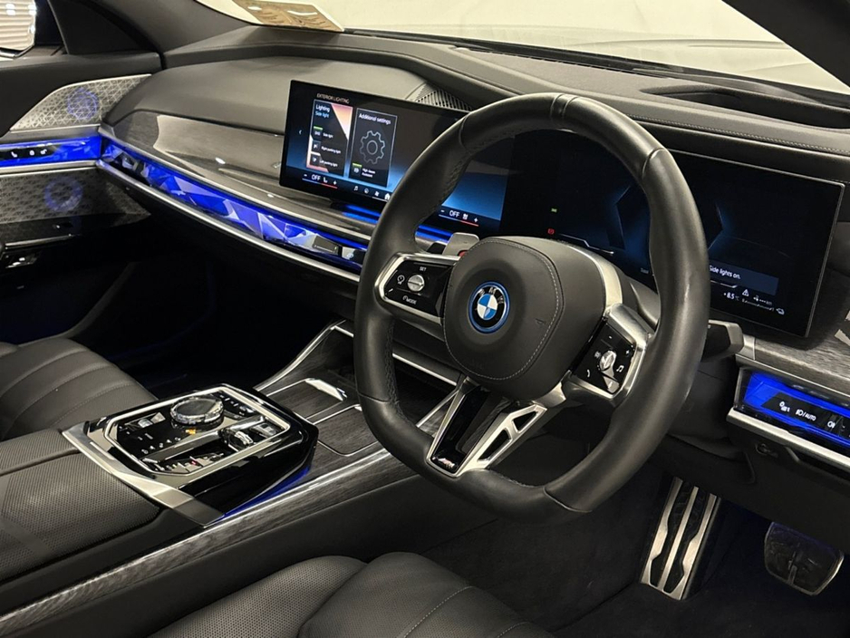 2024 BMW 7 Series - image 6