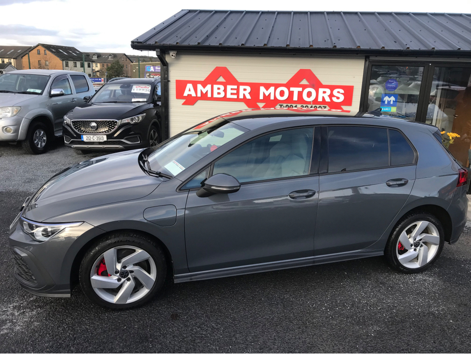 2023 Volkswagen Golf - image 10