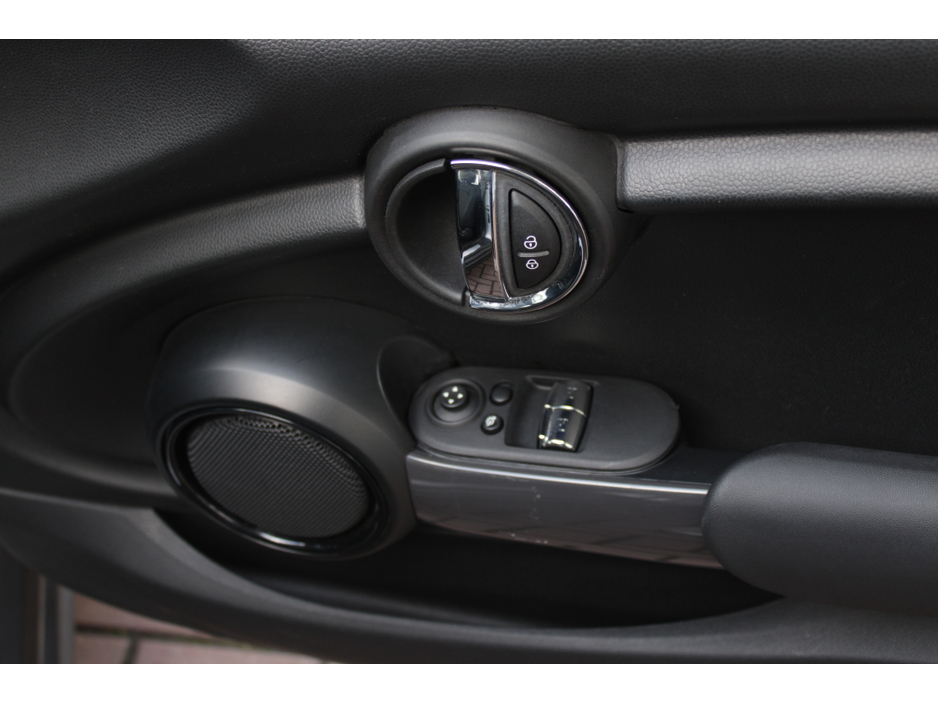 2019 MINI Cooper - image 10