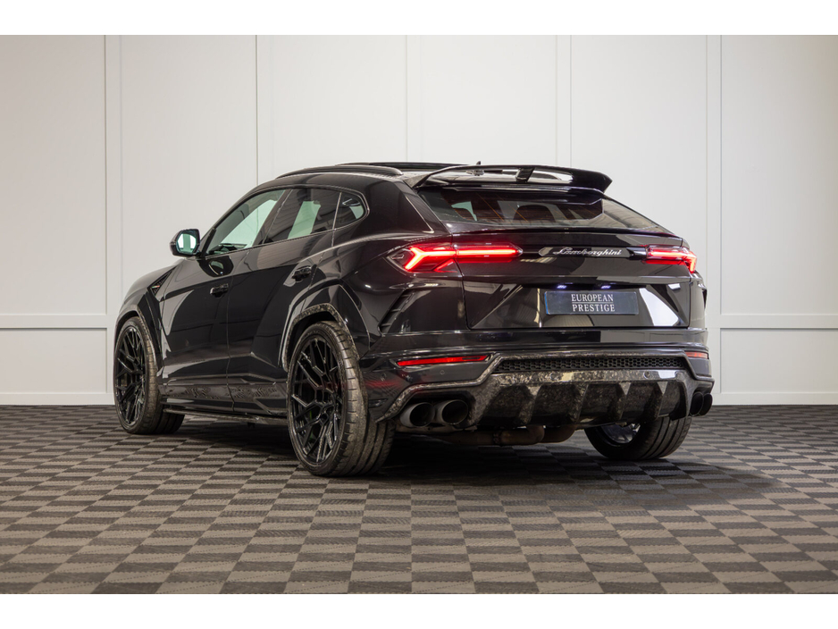 2021 Lamborghini Urus - image 4