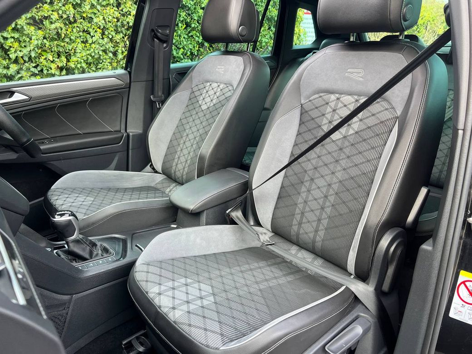 2023 Volkswagen Tiguan - image 7