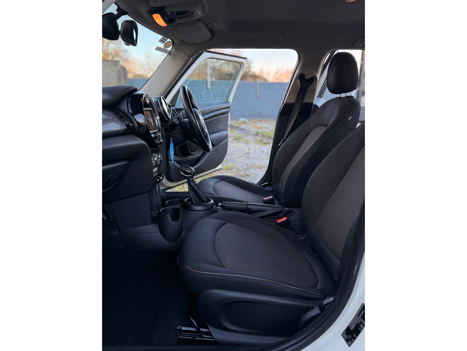 2015 MINI Hatch - image 34