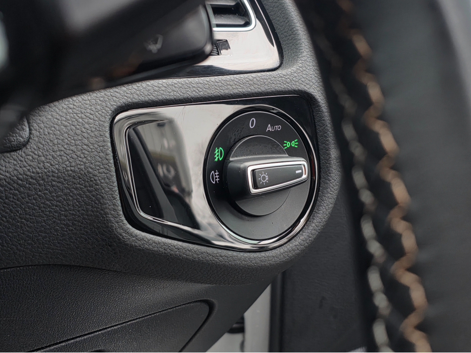 2015 Volkswagen Golf 1.4 TSI  AUTOMATIC - MILANO EDITION - HALF LEATHER HEATED SEAT - ALLOYS - LOW TAX BAND  - DRIVE MODE SELECTION - REVERCE CAMERA