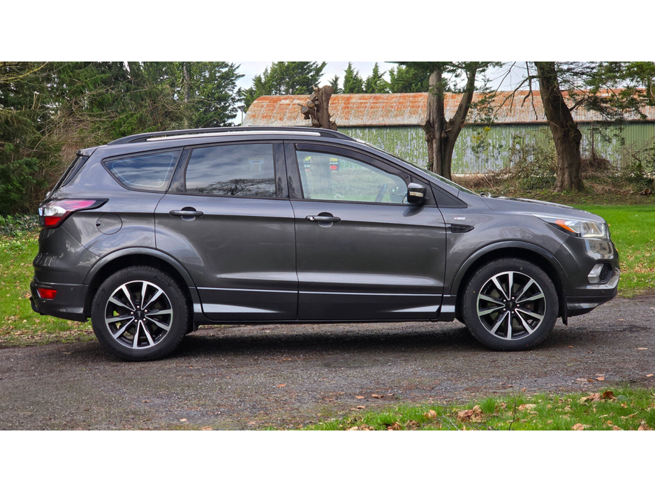 2017 Ford Kuga - image 4