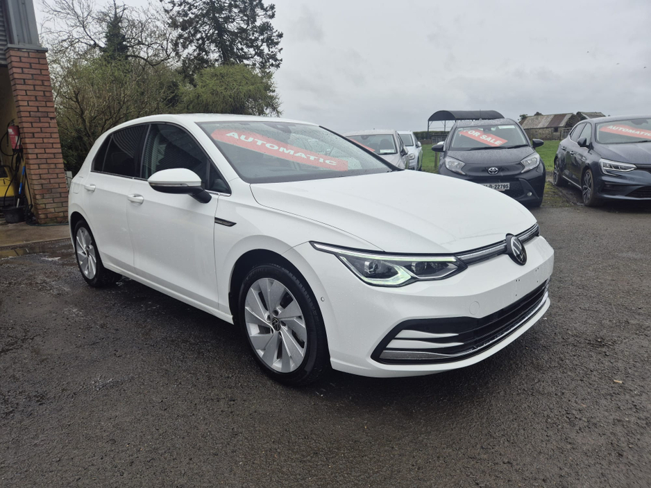 2023 Volkswagen Golf - image 12