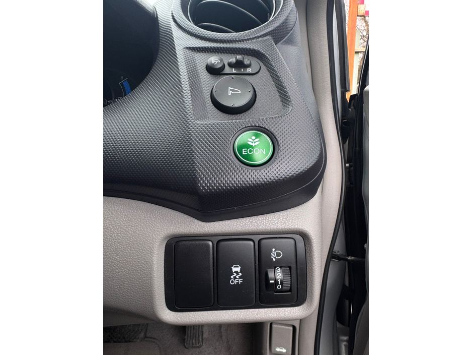 2011 Honda Insight - image 23