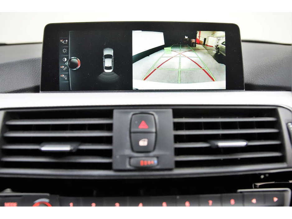 2017 BMW 3 Series - image 20