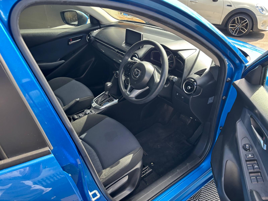 2015 Mazda Demio - image 4