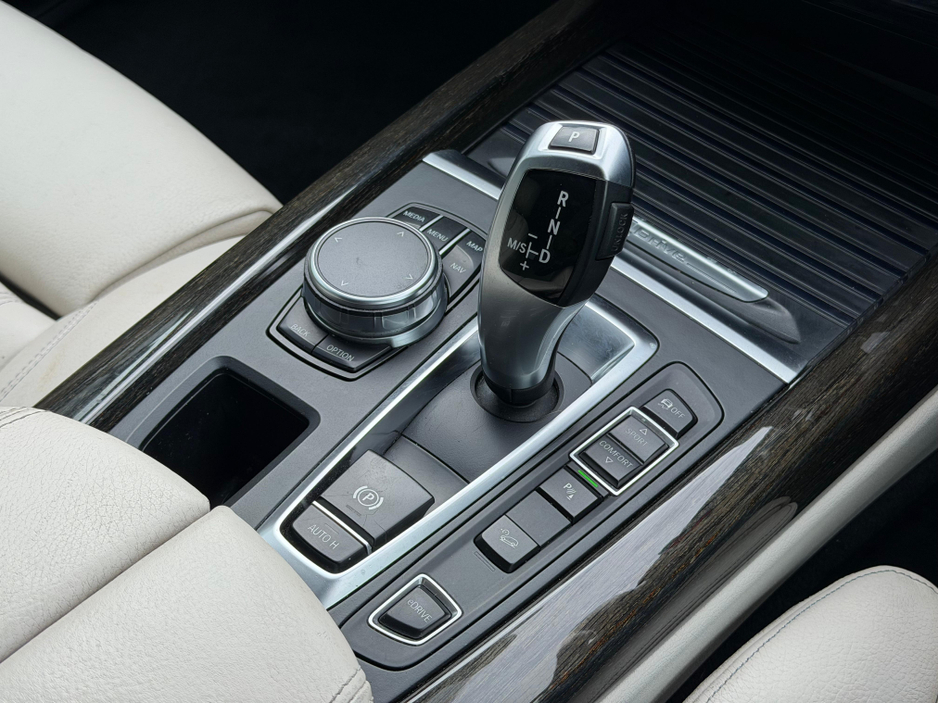 2016 BMW X5 - image 28