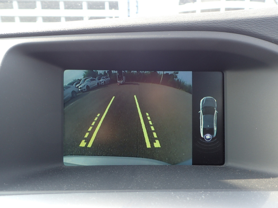 2016 Volvo S60 2.0 D4 R DESIGN PLUS DIESEL AUTOMATIC // TINY KMS // MASSIVE SPEC //  FULL HEATED LEATHER // REVERSING CAMERA // CRUISE CONTROL // LANE ASSIST // COLLISION WARNING SYSTEM // UPGRADED SPORT ALLOYS €17,950